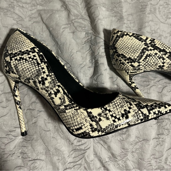 Steve Madden Shoes - Steve Madden snakeskin high heels
